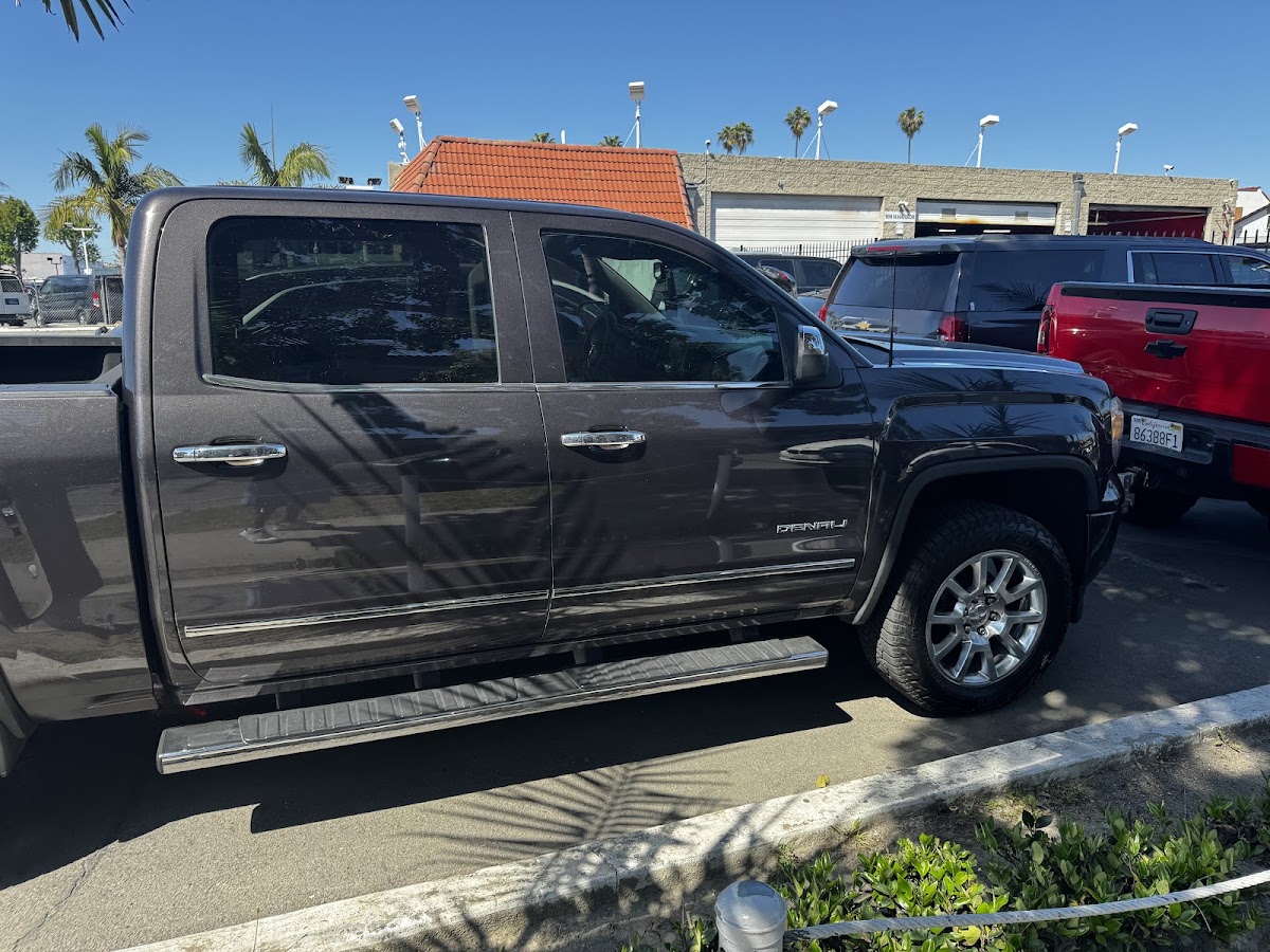 Vehicles outside HN Auto Repair